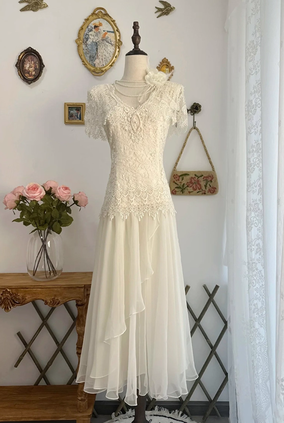 Glamorous Ivory Lace Short Sleeves Tulle Sheath Wedding Dress TP5305