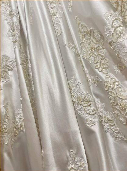 Vintage Long Sleeve Puff Shoulder Lace Embroidery & Satin Finish Wedding Dress TP5323