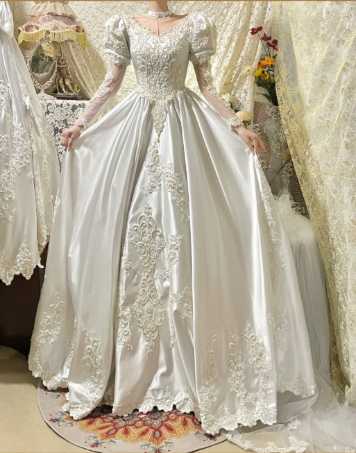 Vintage Long Sleeve Puff Shoulder Lace Embroidery & Satin Finish Wedding Dress TP5323