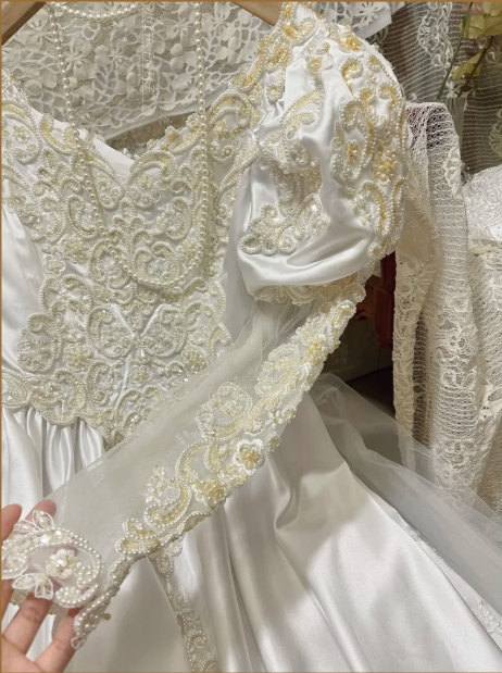 Vintage Long Sleeve Puff Shoulder Lace Embroidery & Satin Finish Wedding Dress TP5323