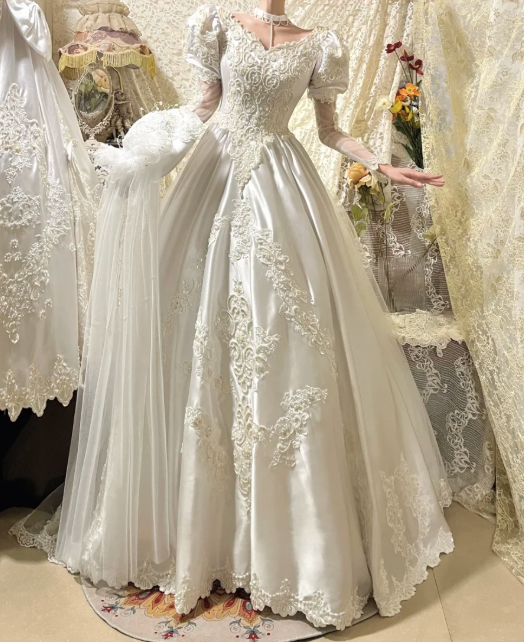 Vintage Long Sleeve Puff Shoulder Lace Embroidery & Satin Finish Wedding Dress TP5323