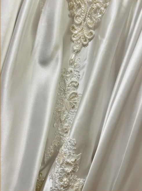 Vintage Long Sleeve Puff Shoulder Lace Embroidery & Satin Finish Wedding Dress TP5323