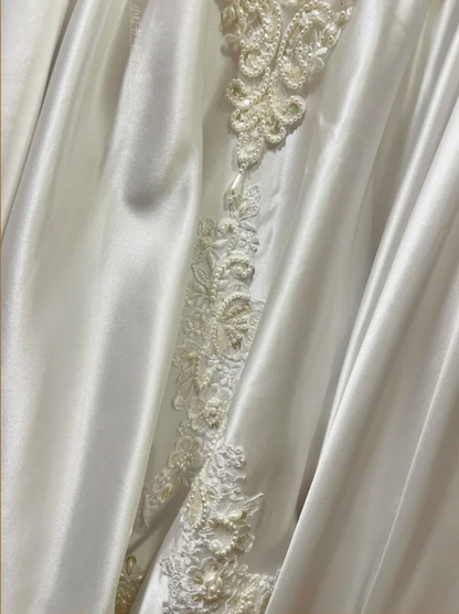 Vintage Long Sleeve Puff Shoulder Lace Embroidery & Satin Finish Wedding Dress TP5323