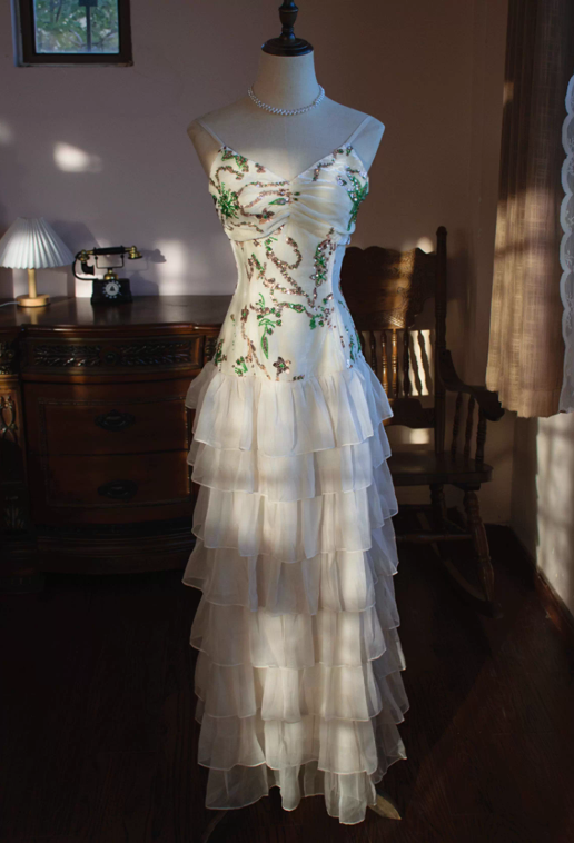 Vintage Ivory Chiffon Tiered Prom Dress Sequin Floral Embroidery Spaghetti Strap Evening Gown TP5542