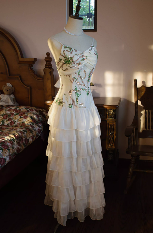 Vintage Ivory Chiffon Tiered Prom Dress Sequin Floral Embroidery Spaghetti Strap Evening Gown TP5542