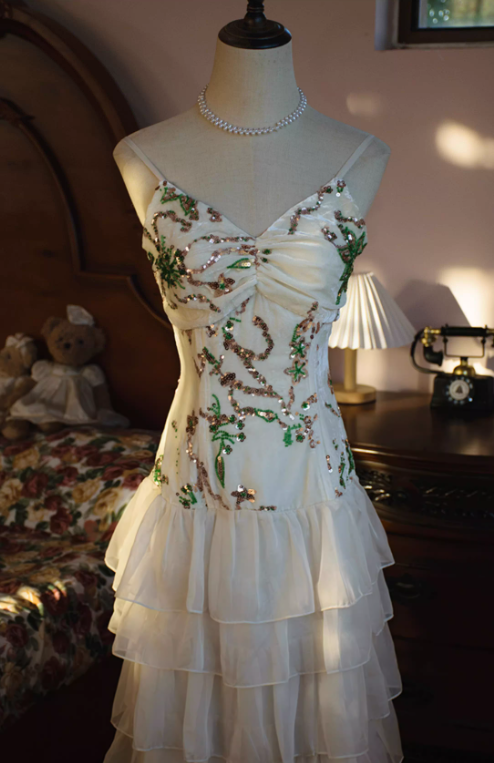 Vintage Ivory Chiffon Tiered Prom Dress Sequin Floral Embroidery Spaghetti Strap Evening Gown TP5542