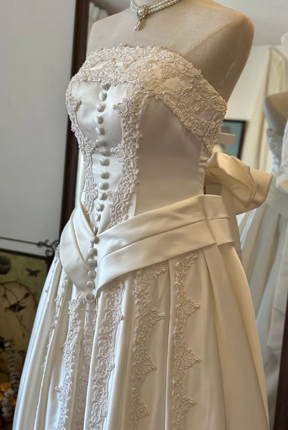 Vintage Strapless Ivory Satin Lace Embroidery Button Front Detail Wedding Dress TP5593
