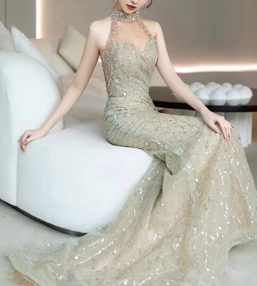 Vintage Light Green Halter Neck Evening Gown Sparkling Beaded Prom Dress TP5675