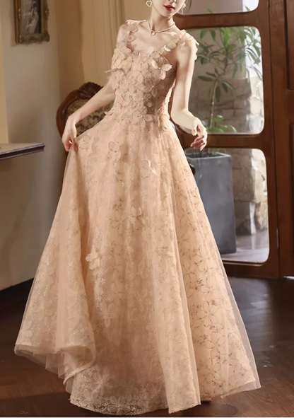 Vintage Champagne 3D Floral Applique Tulle A‑Line Spaghetti Strap Sweet 15 Quinceanera Ball Gown TP6117