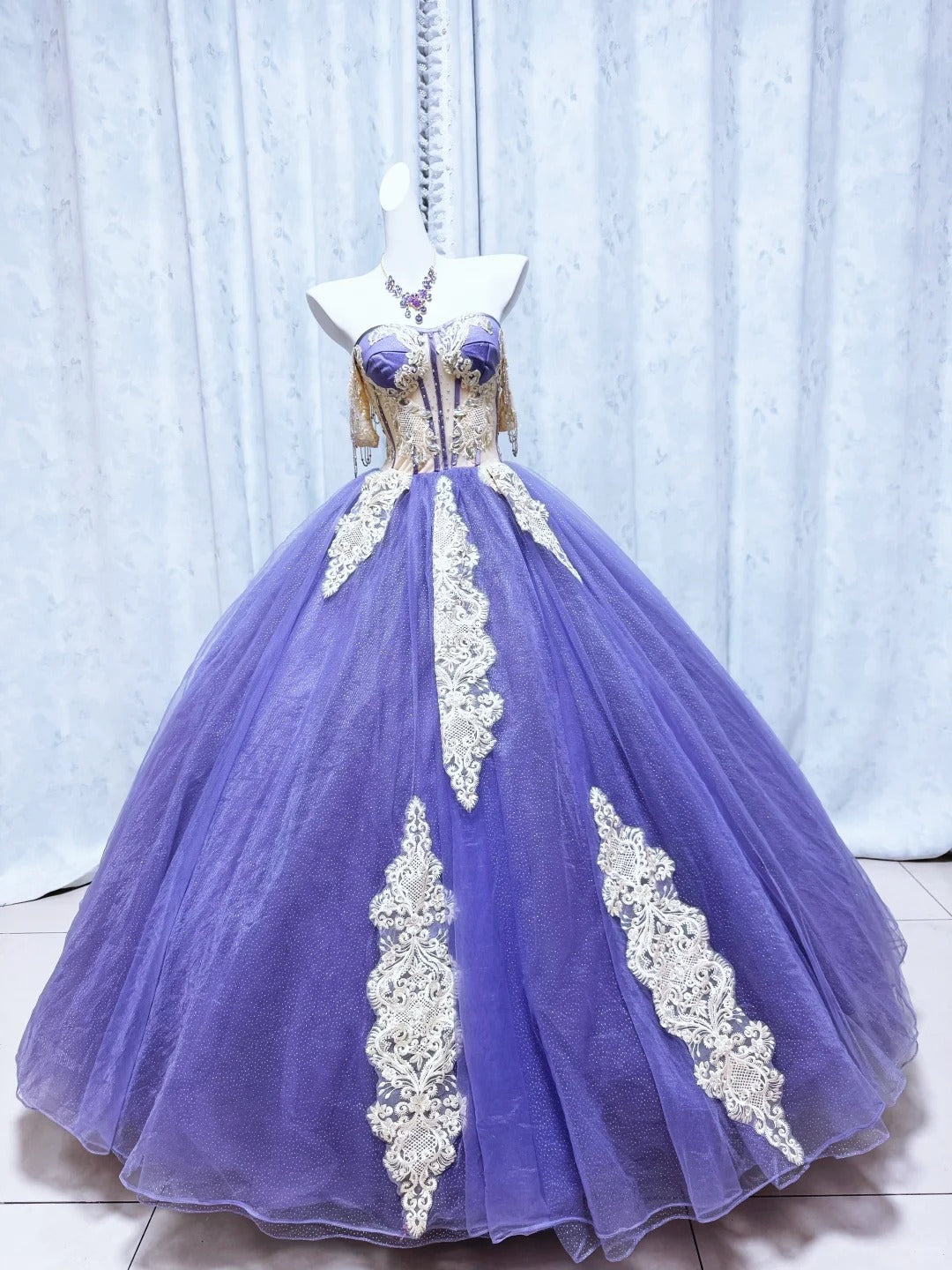 Elegant Ball Gown Purple appliqué Long Evening Dress Sweetheart Tulle Prom Dress TH106