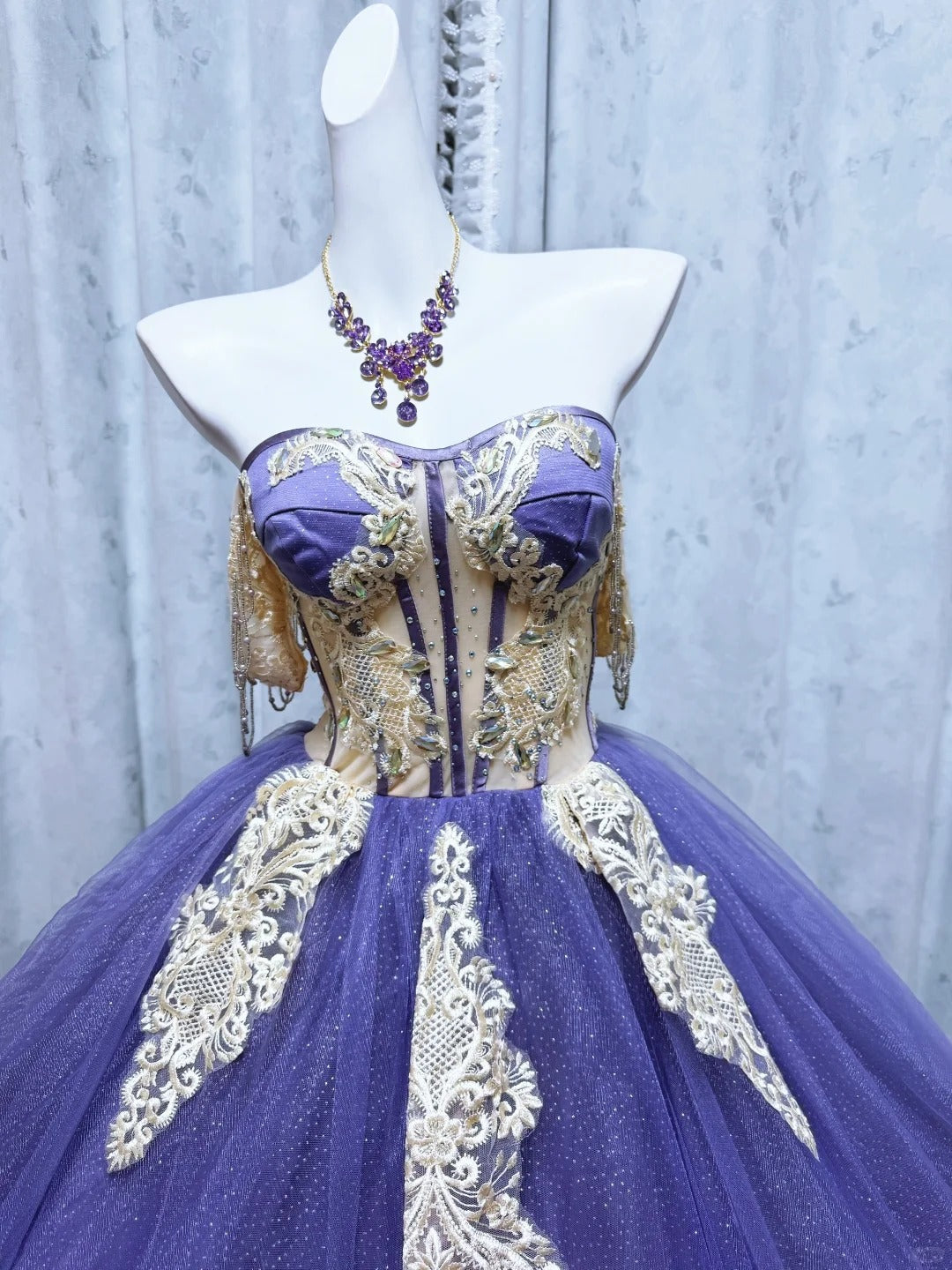 Elegant Ball Gown Purple appliqué Long Evening Dress Sweetheart Tulle Prom Dress TH106