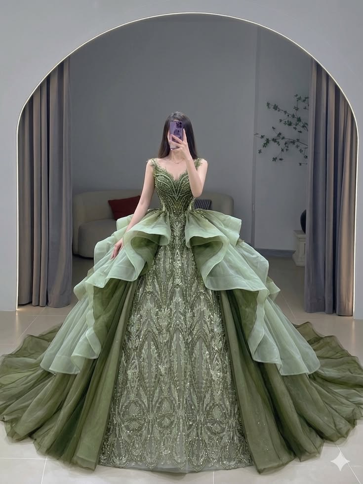 Elegant Ball Gown Green Long Evening Dress V Neck Tulle Prom Dress TH113
