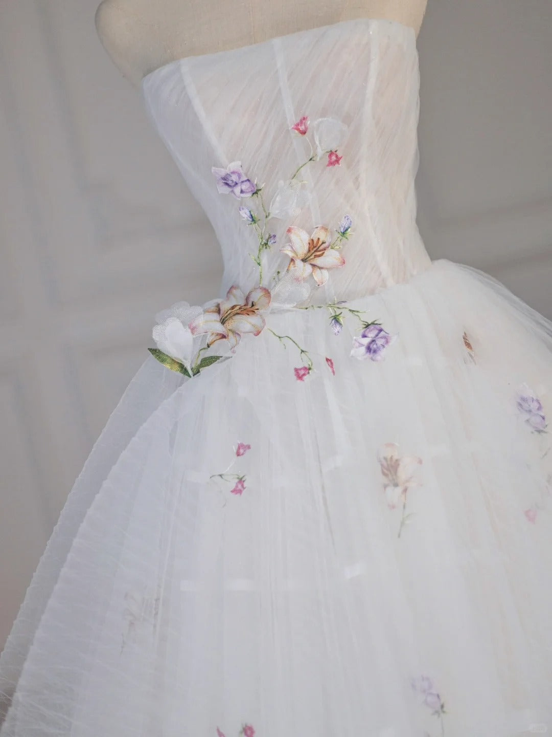 Elegant Ball Gown Off-the-Shoulder Long Wedding Dress Tulle White Prom Dress TH159