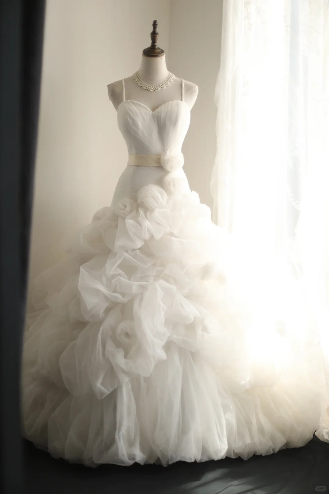 Elegant A-line Sweetheart Neck Long Wedding Dress Pleated Tulle White Prom Dress TH277