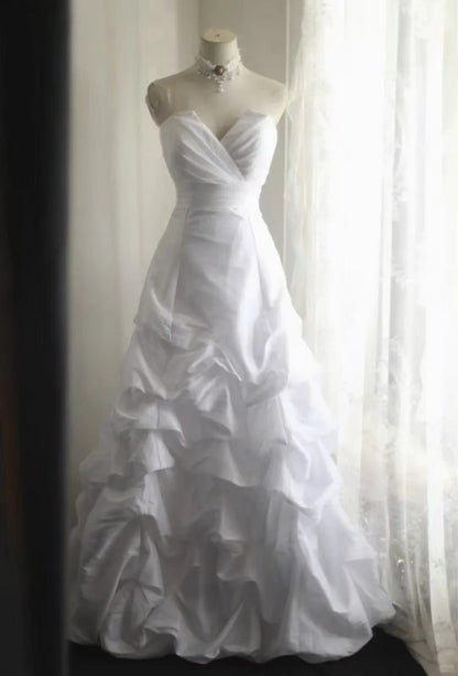 Elegant A-line Sweetheart Neck Long Wedding Dress Pleated Satin White Prom Dress TH285