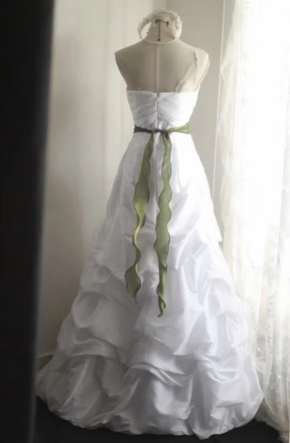 Elegant A-line Sweetheart Neck Long Wedding Dress Pleated Satin White Prom Dress TH285