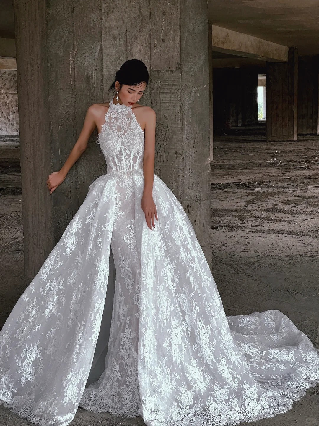 Elegant A-line Halter Neck Long Wedding Dress Lace White Prom Dress TH346