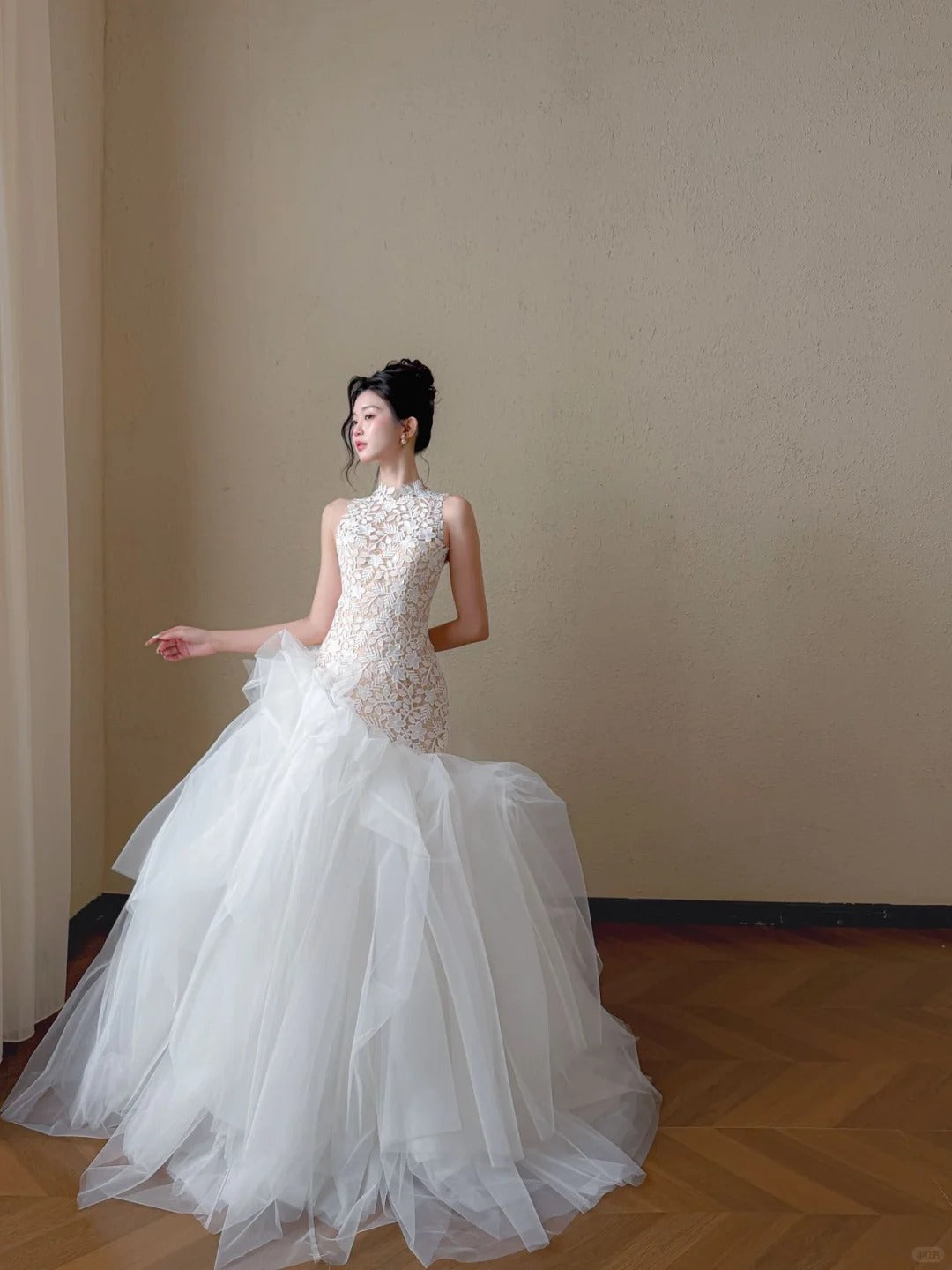 Elegant A-line Halter Neck Long Wedding Dress Tulle White Prom Dress TH349