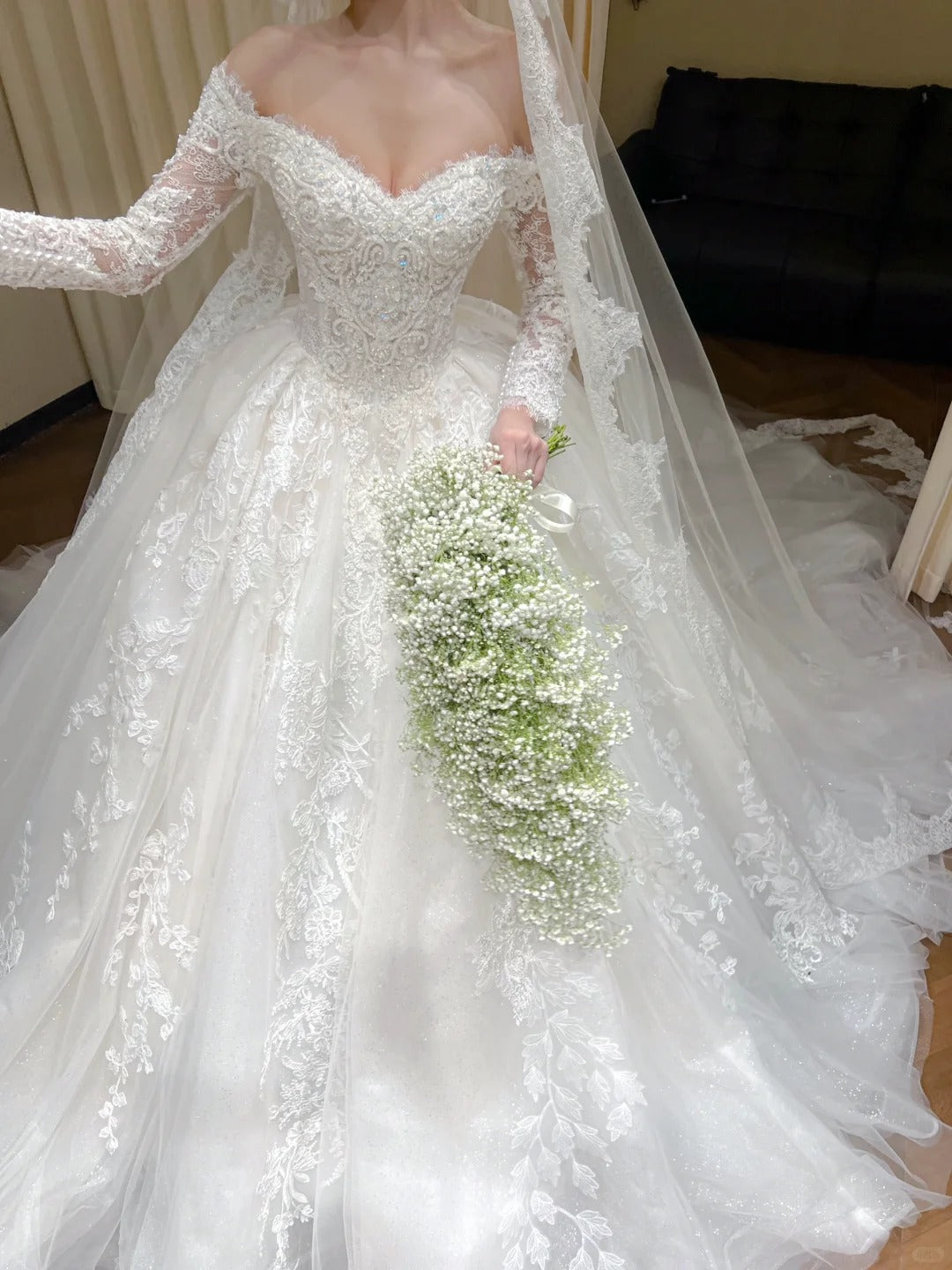 Elegant Ball Gown Off-the-Shoulder Long Wedding Dress Embroidered Tulle White Prom Dress TH355