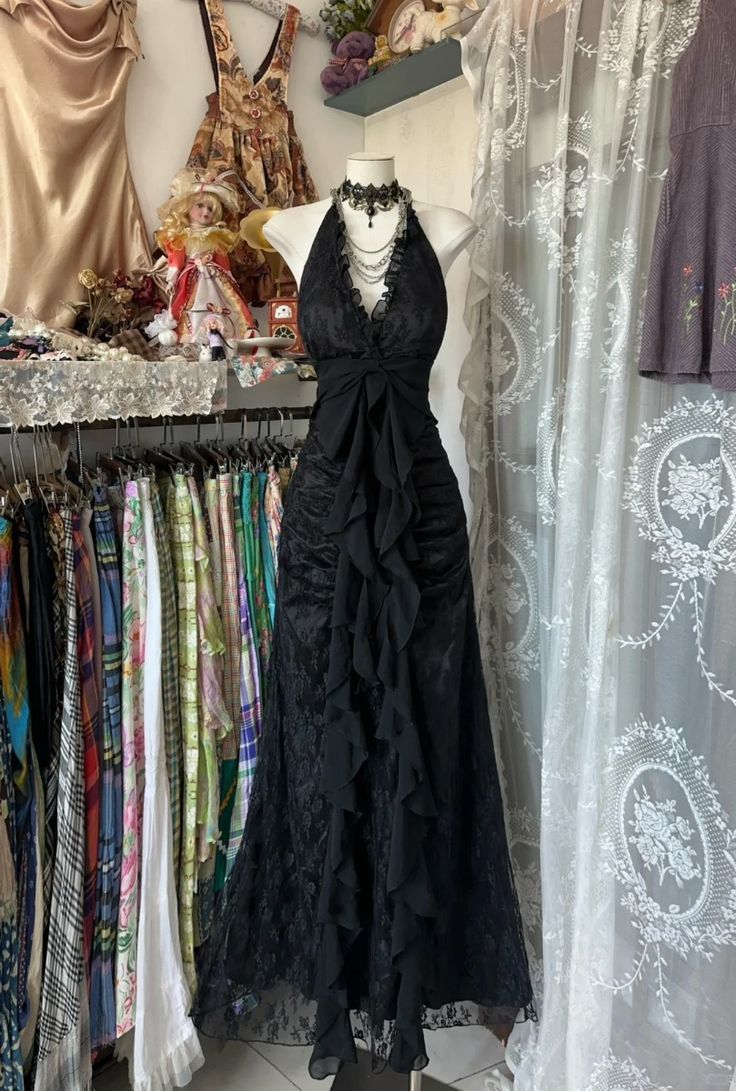 Charming Black Halter V Neck Ball Gown Evening Dress TP2013
