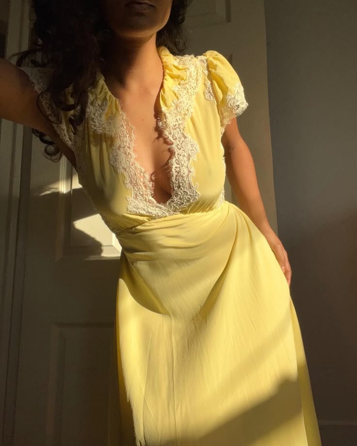 Elegant Yellow Short Sleeve Lace Trim Low Neck Long Prom Dress TP2565