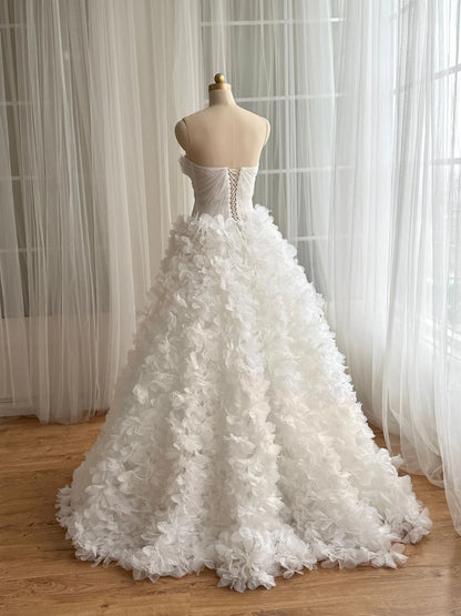 Romantic Ivory Sweetheart Strapless 3D White Floral Tulle A-Line Wedding Dress TP5911