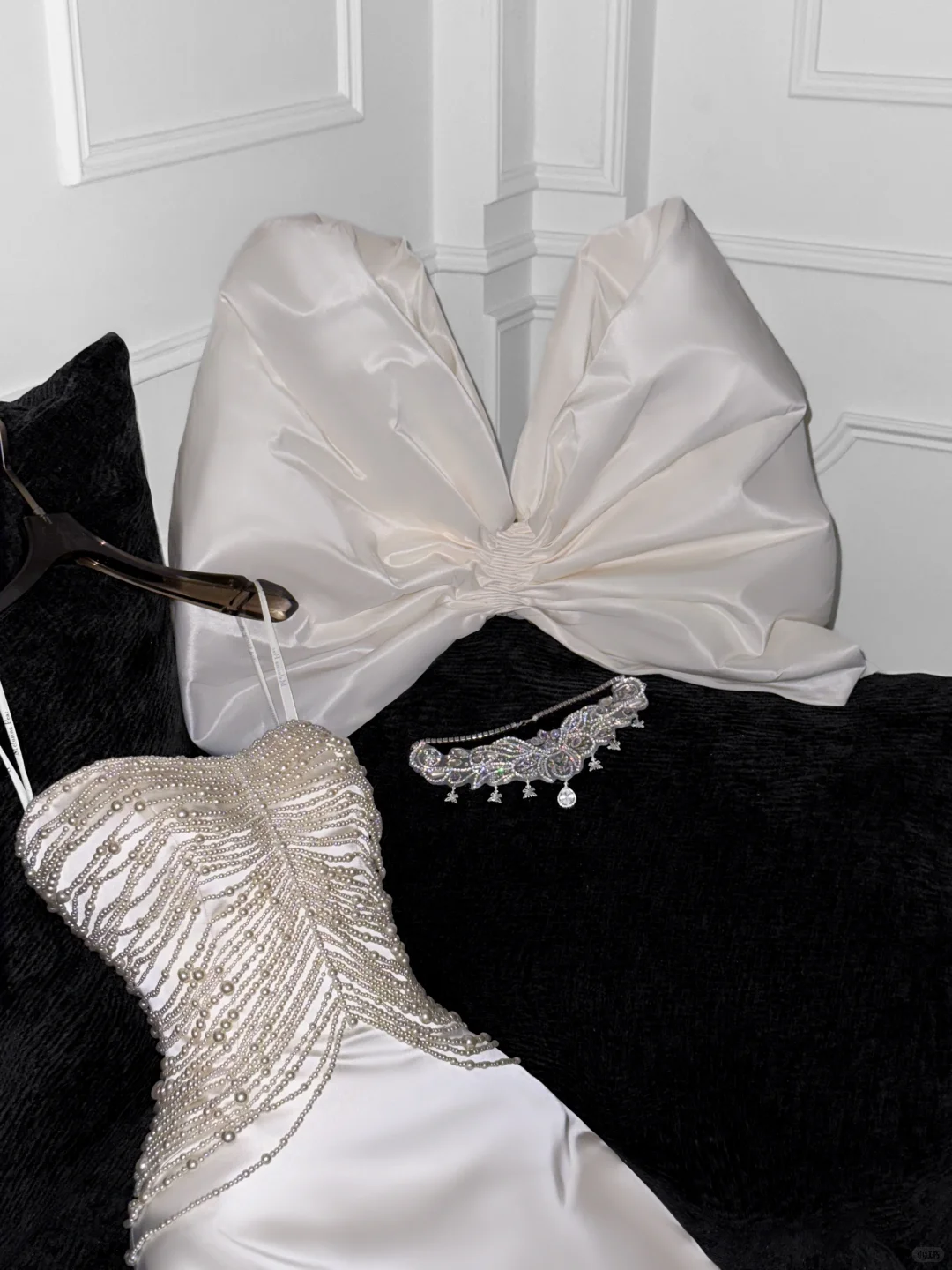 Elegant Ivory Sweetheart Satin Beaded Design Gorgeous Mermaid Floor-length Wedding Dress TP4169