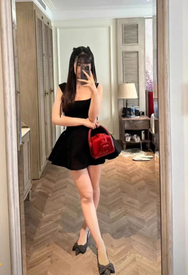 Simple Black Square Collar Design A-line Sleeveless Spaghetti Strap Puffy Dress TP3293