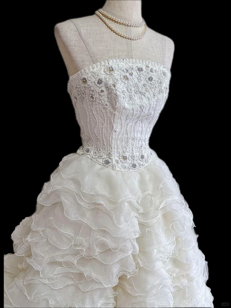 Vintage Ivory Strapless Ruffled Tulle Beaded A-Line Wedding Dress TP5492