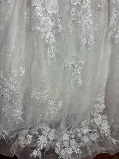Glamorous Ivory Off-Shoulder Intricate Lace Applique Tulle Wedding Dress TP5339