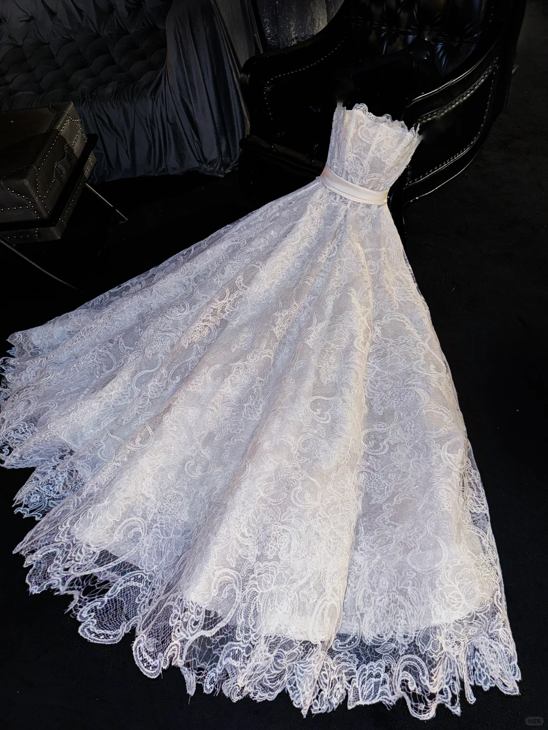 Elegant Strapless Lace Embroidery Satin Belt Wedding Dress TP5388