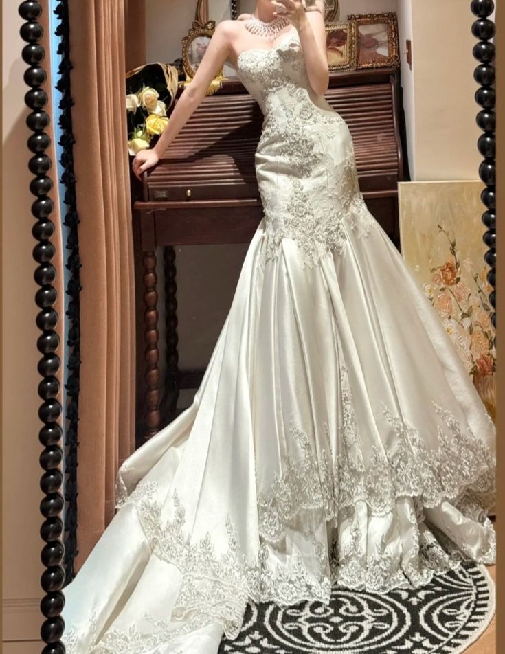 Vintage-Inspired Ivory Satin Mermaid Wedding Dress Lace Appliques Strapless Sweetheart Bridal Gown TP5140