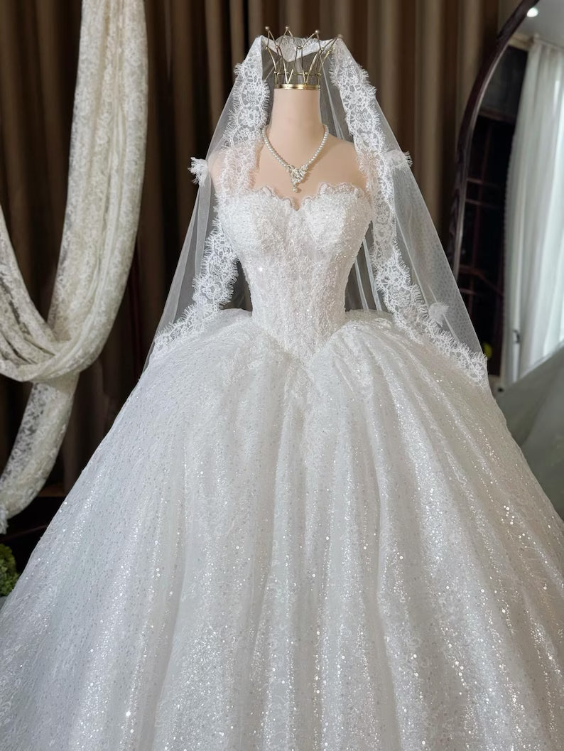 Vintage Strapless Sweetheart Glitter Tulle Lace A-Line Cathedral Train Wedding Dress TP5980