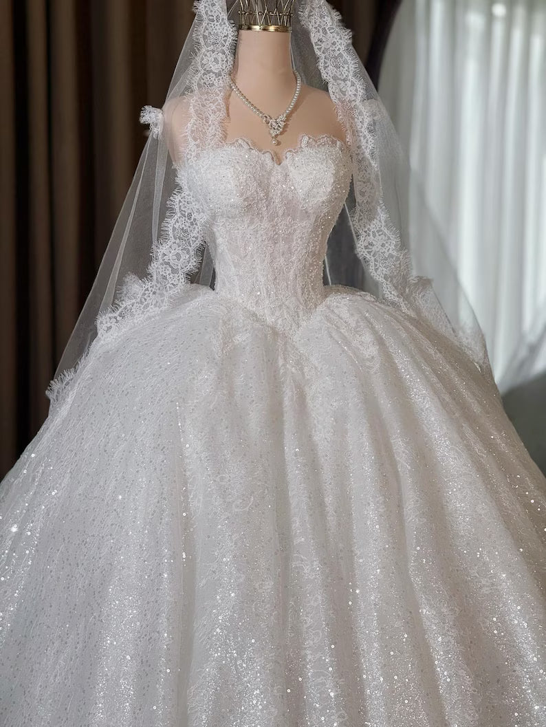 Vintage Strapless Sweetheart Glitter Tulle Lace A-Line Cathedral Train Wedding Dress TP5980