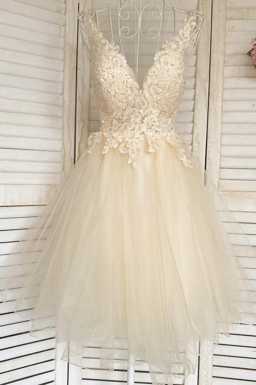 Champagne V-Neck Lace Short Prom Dresses, A-Line Mini Party Dresses TP657